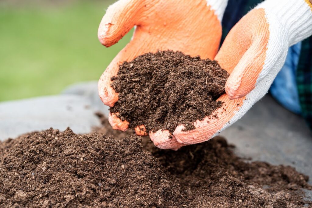 can I mix garden soil and potting soil